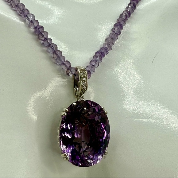 Jewelry - Rose De France Amethyst, White Zircon
Majesty Pendant with Beaded Sterling S 20”